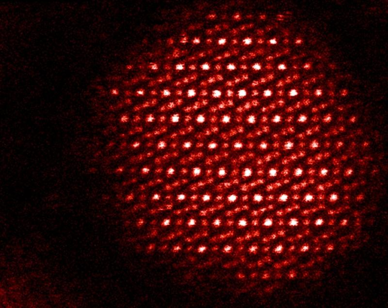 Atomic resolution image of a 3 nm CoFe2O4 nanoparticle
