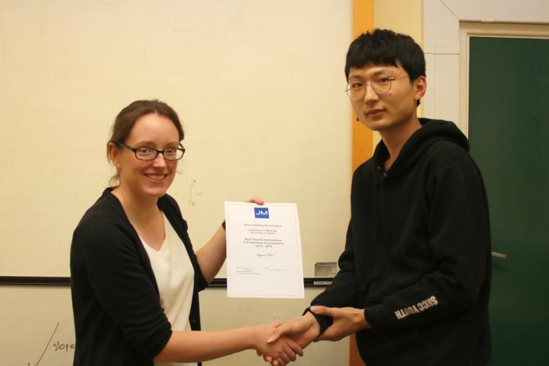 Ingon Kim receiving Prelims 2019 Prize